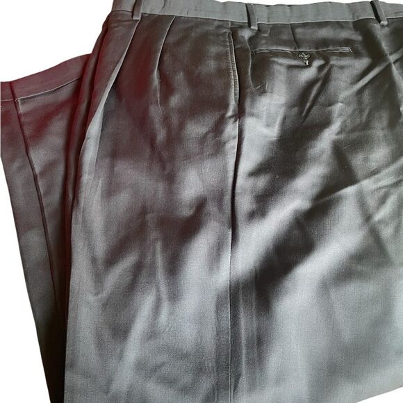 Jos A Banks Classic navy Trousers pleats cuffs excellent condition size 42 - Picture 2 of 2